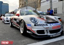 В Баку стартовал парад гоночных машин, участвующих в City Challenge (Фото)